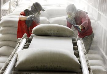 Thị trường xi măng chịu tác động từ khủng hoảng bất động sản tại Trung Quốc